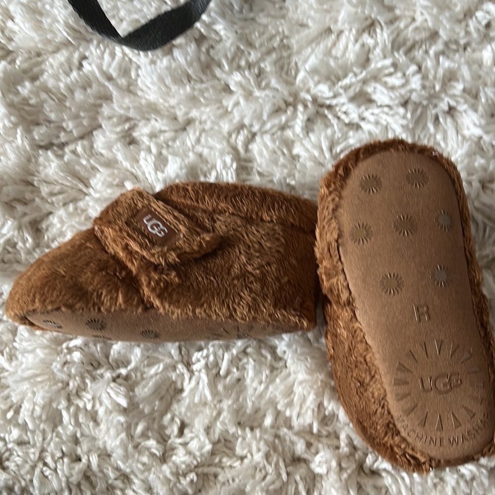 Baby ugg slippers NIB
